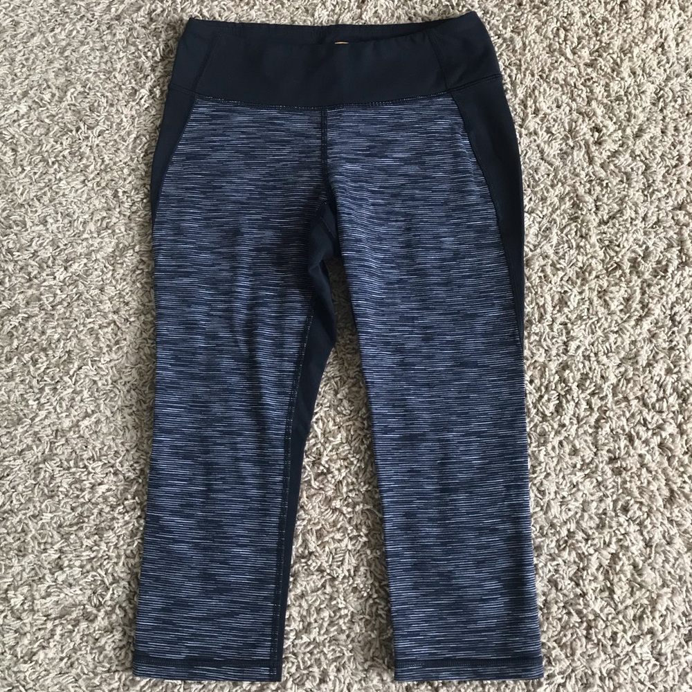 Lucy cropped dri-fit workout leggings